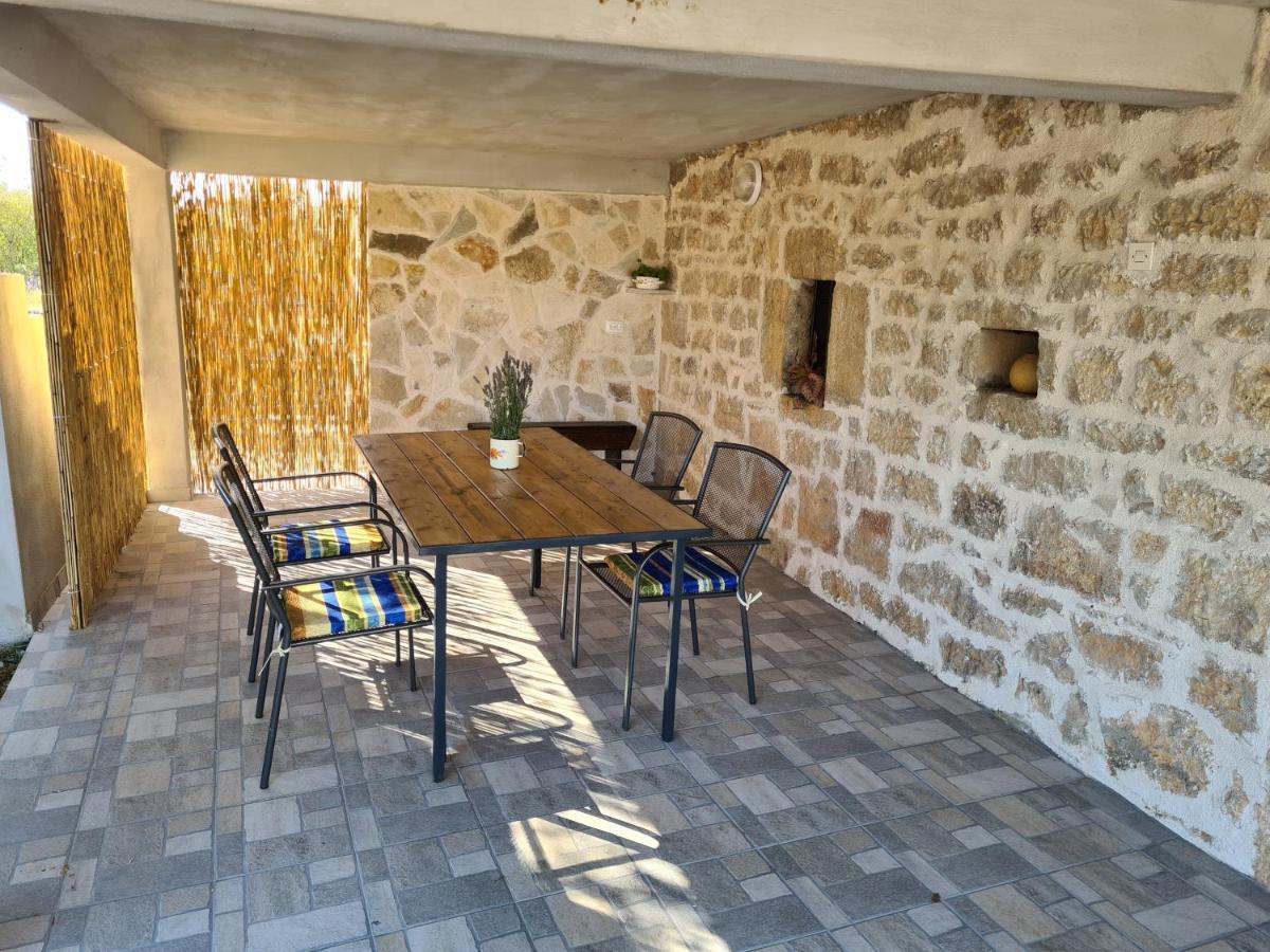 Holiday Home Nena Drnis Bagian luar foto
