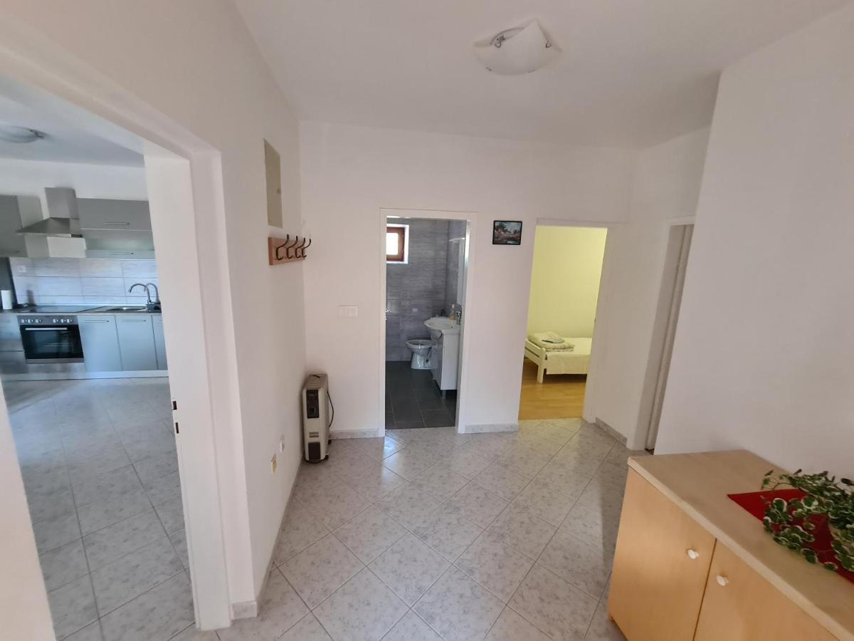 Holiday Home Nena Drnis Bagian luar foto