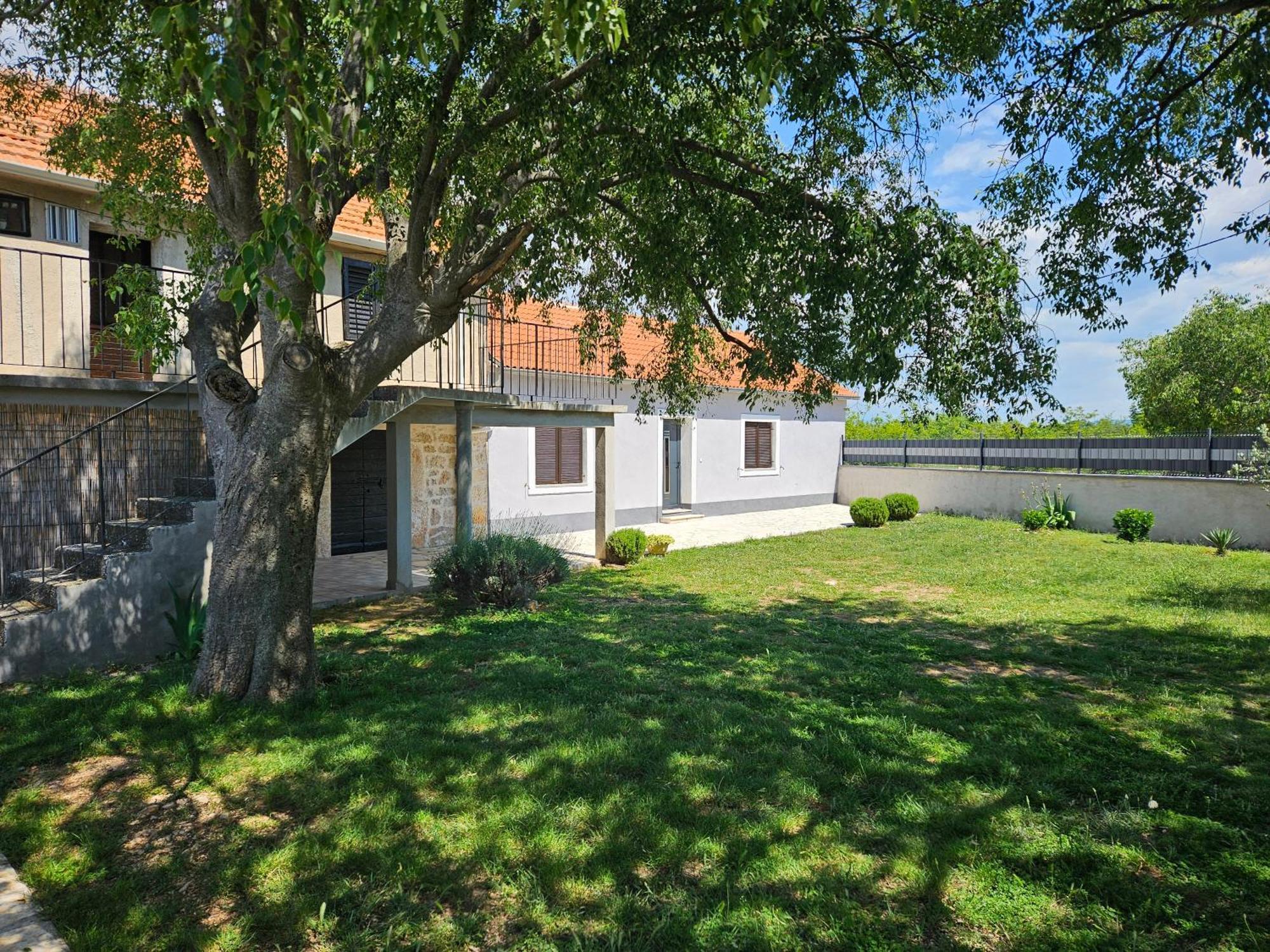 Holiday Home Nena Drnis Bagian luar foto