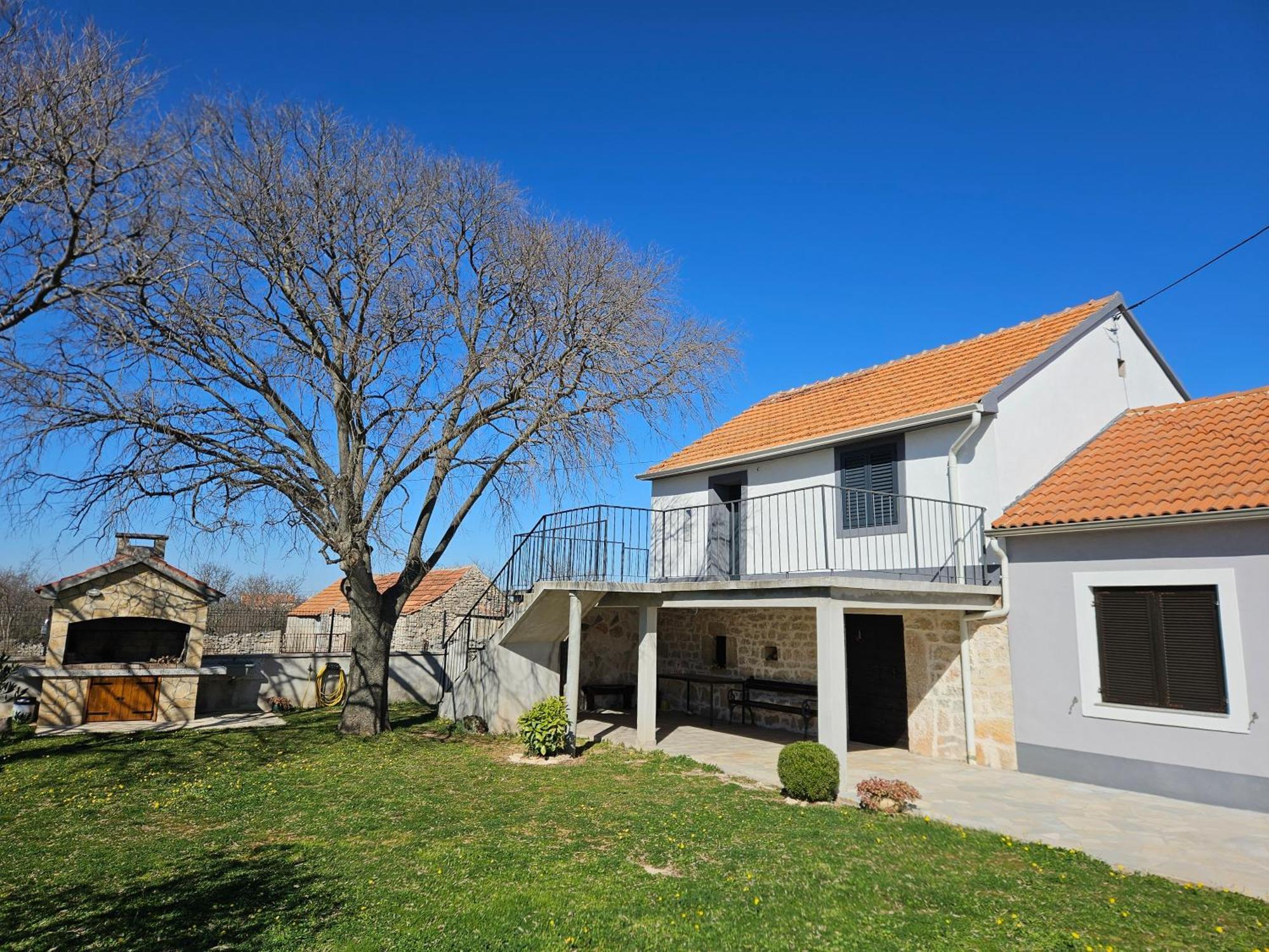 Holiday Home Nena Drnis Bagian luar foto
